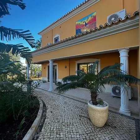 Quinda Das Oliveiras Willa Guia (Faro)