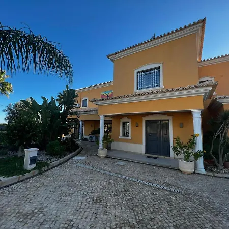 Willa Quinda Das Oliveiras Guia (Faro)